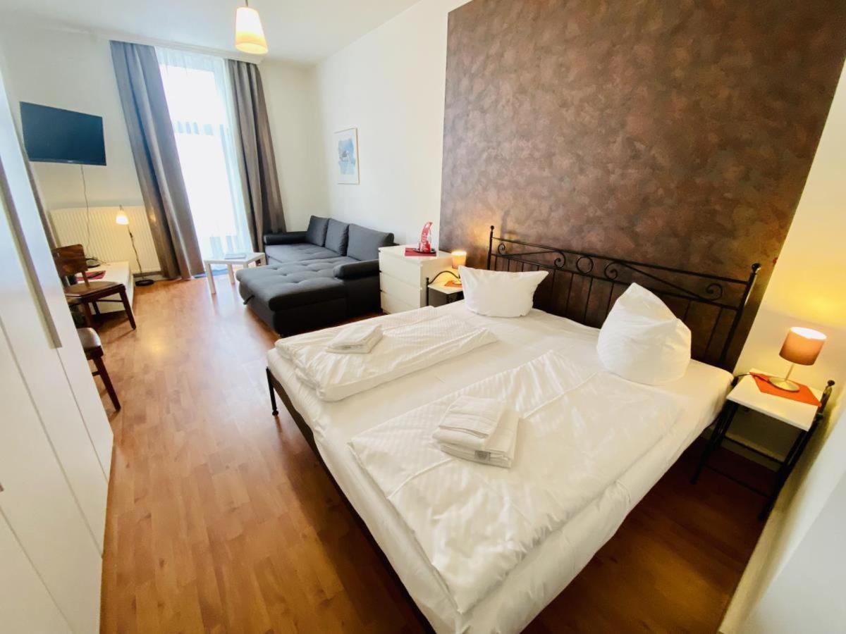Doppelzimmer Cocktail, Direkt Am Alten Strom Ρόστοκ Εξωτερικό φωτογραφία